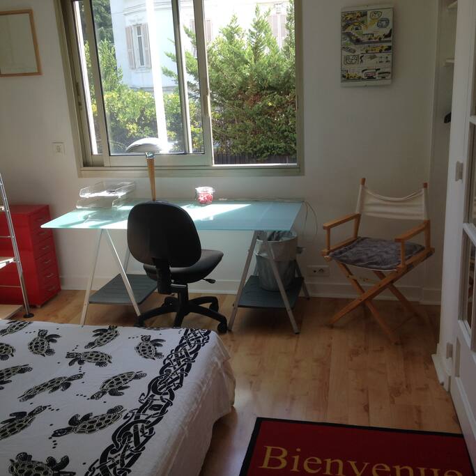 chambre double avec grand lit