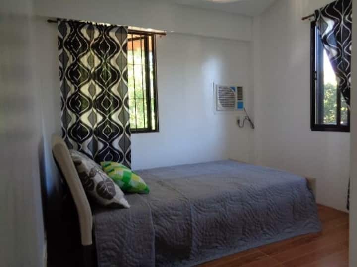 เตียงแฝดสำหรับ 2 คนในห้องหมายเลข 2 ชั้นบน