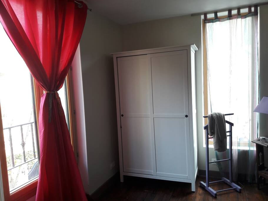 Toujours la chambre, avec la penderie