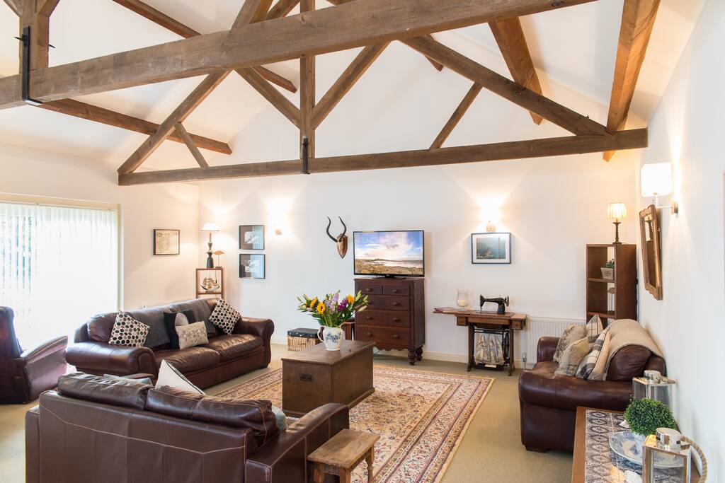Spacious lounge