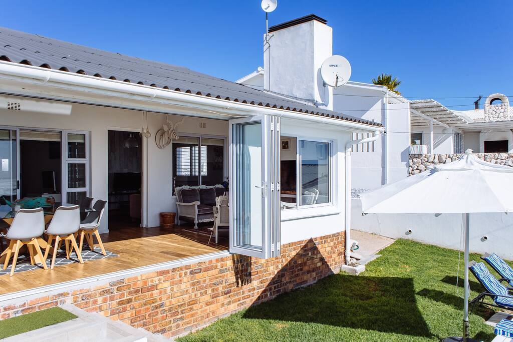 Unit B: Open or closed veranda perfect for the winter days as well