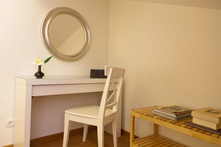 Slaapkamer 1 - met tweepersoonsbed (gelegen op 2e verdieping)