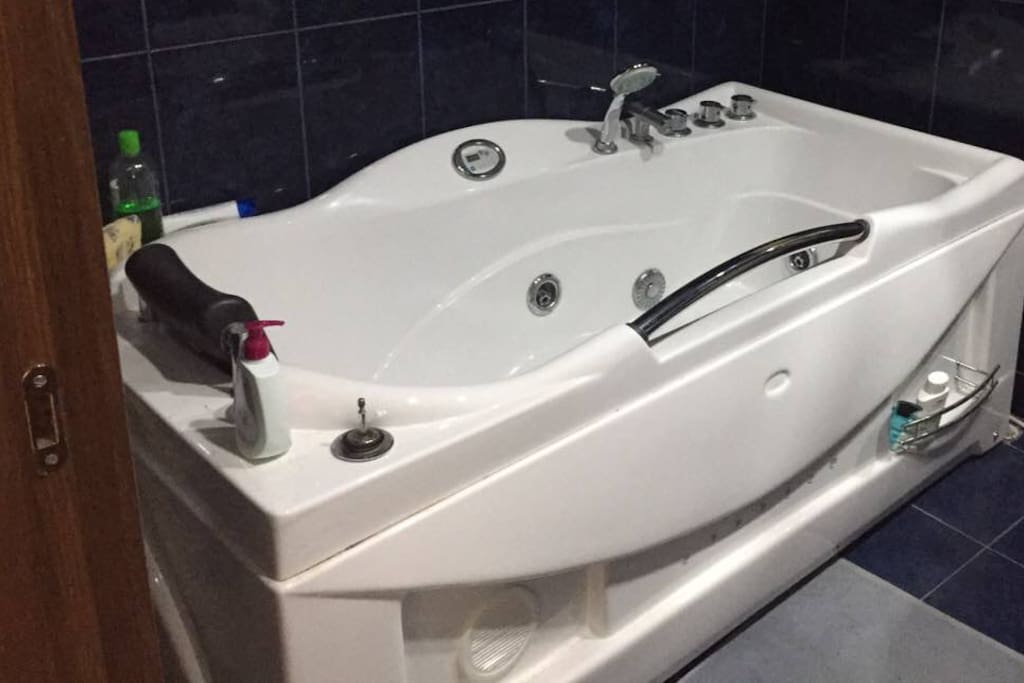 Bathroom. Jacuzzi