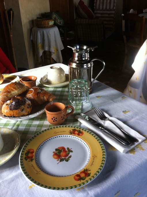 Breakfast as you like it, in delightful surroundings.