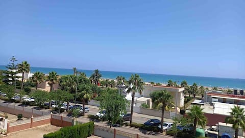 Airbnb con mejor rendimiento: Los Pinos, Apartment with queen-size bed and c... en Castelló De La Plana
