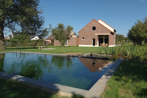Villa krat: house with swimming pond