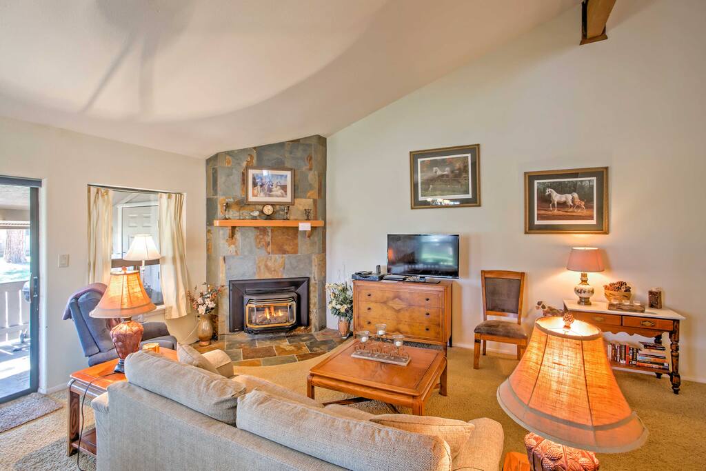 Tastefully decorated with antique furniture and lovely artwork, you'll have everything you need when you stay at this comfortable condo.