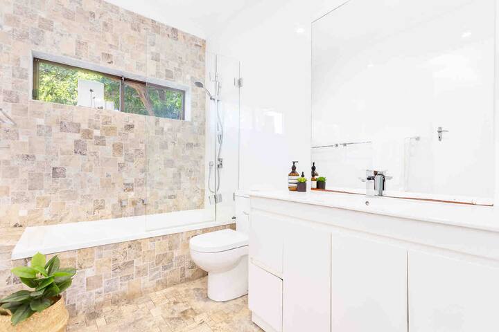 Freshwater Village Family Beach House gallery image 5