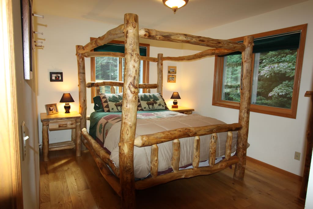 1st Bedroom; Queen