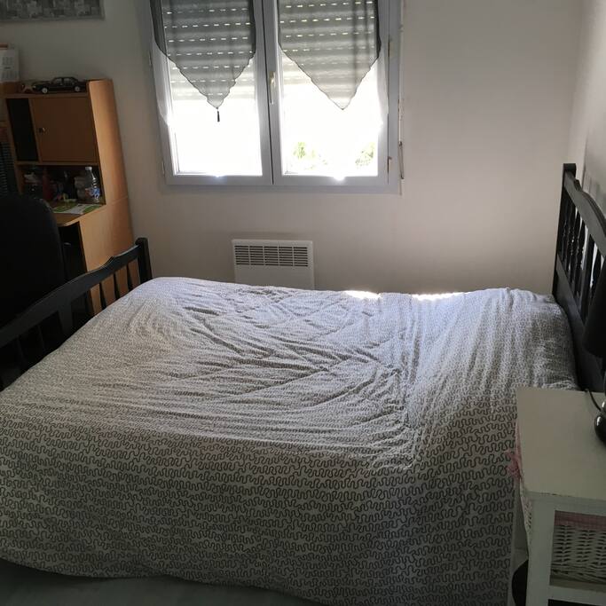2ieme chambre avec bureau
