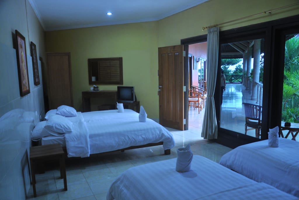 Bed room with 4 single bed