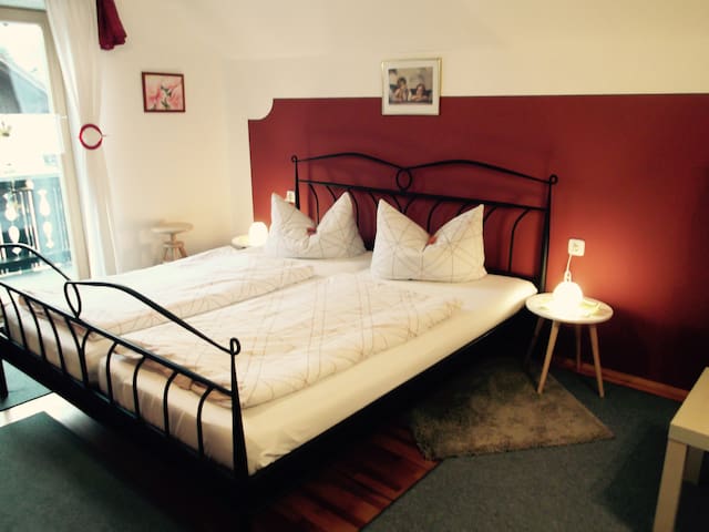 B&B-Apartment + room-Garmisch 21 km
