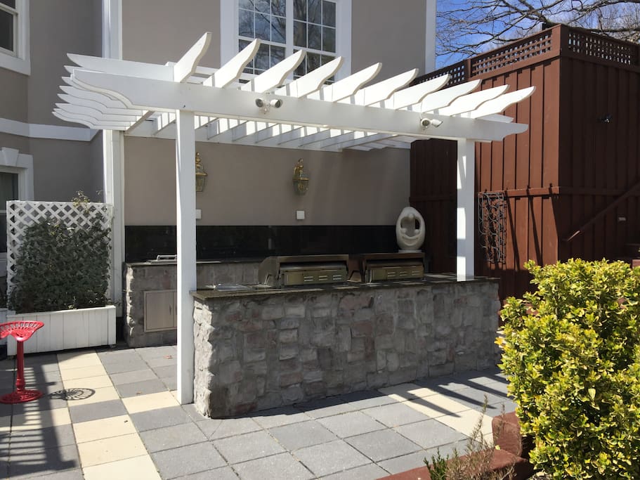 Outdoor Kitchen and BBQ