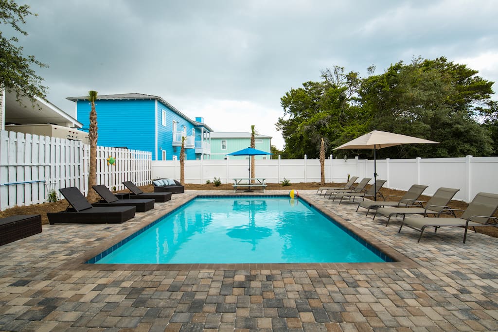Awesome pool! Heating optional!