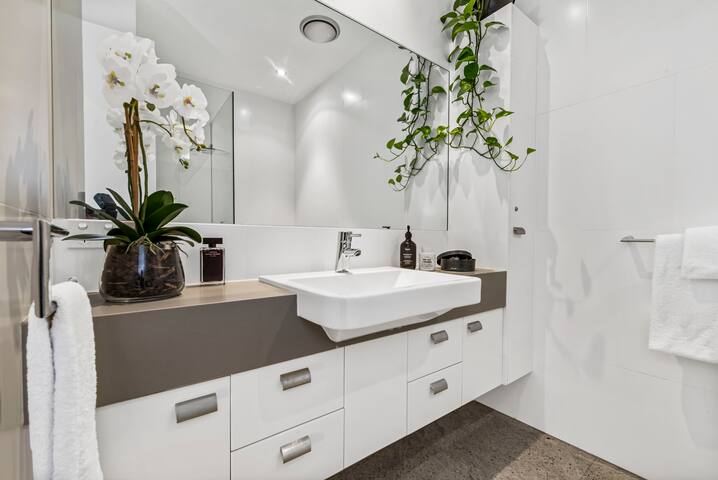 Elegance on Edgar gallery image 5