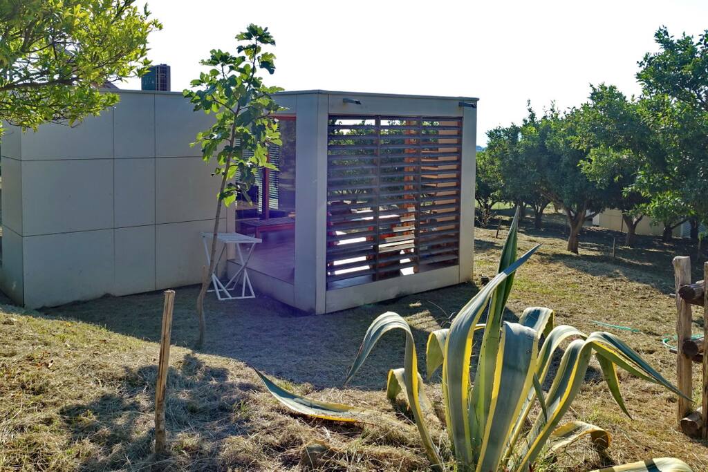 Villa fronte mare immersa nel verde