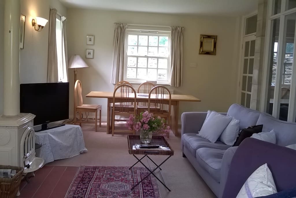 Sitting room towards the dining end