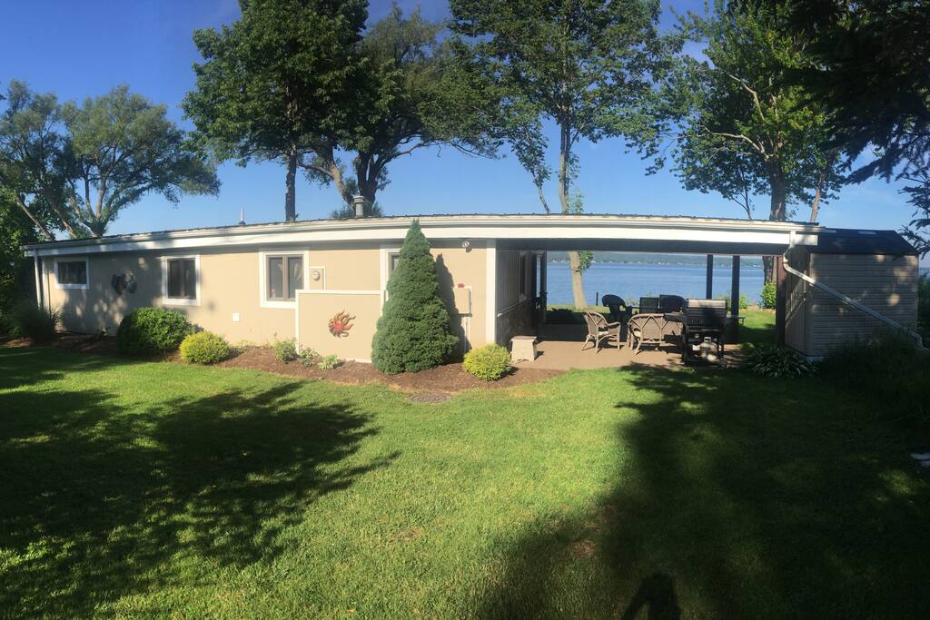 Private 80 ft Lakefront Cottage Stunning Sunsets Houses for Rent in