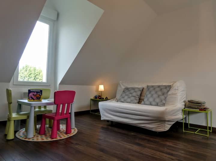 Sala giochi - al piano superiore (con divano letto per 2 persone).