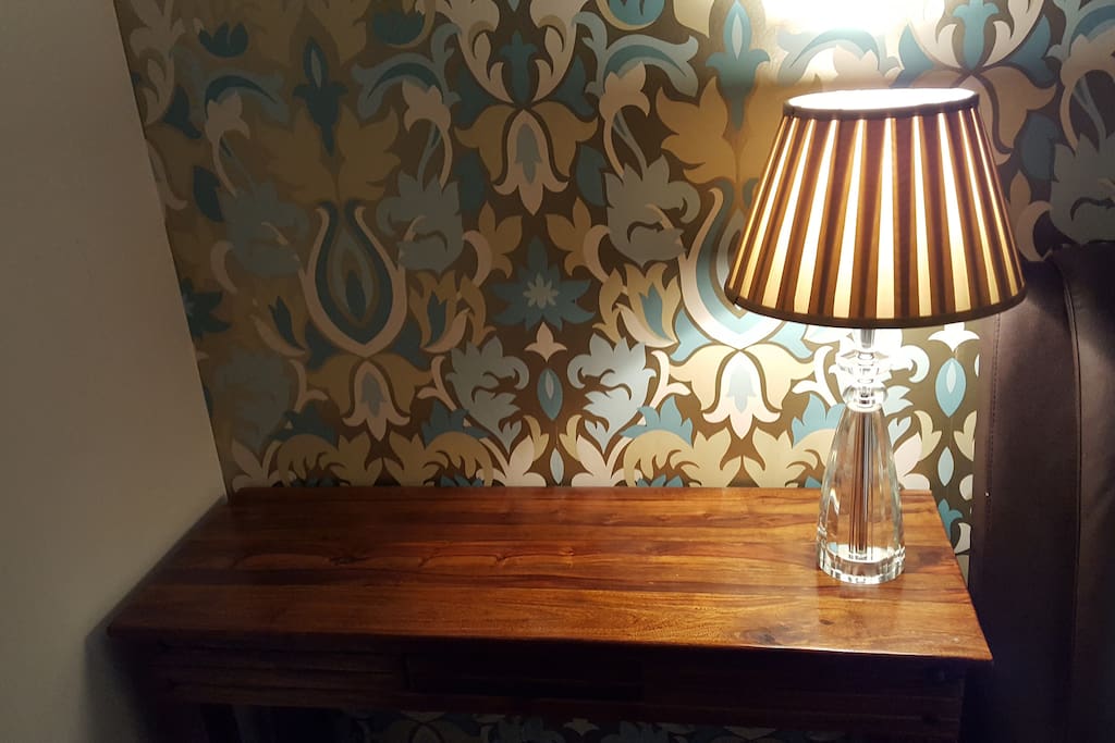 Bedside lamp & table