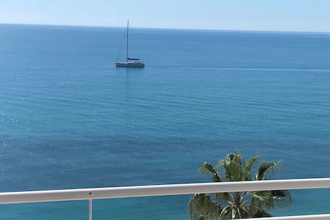 Lovely Beachfront Apartment with Panoramic Views