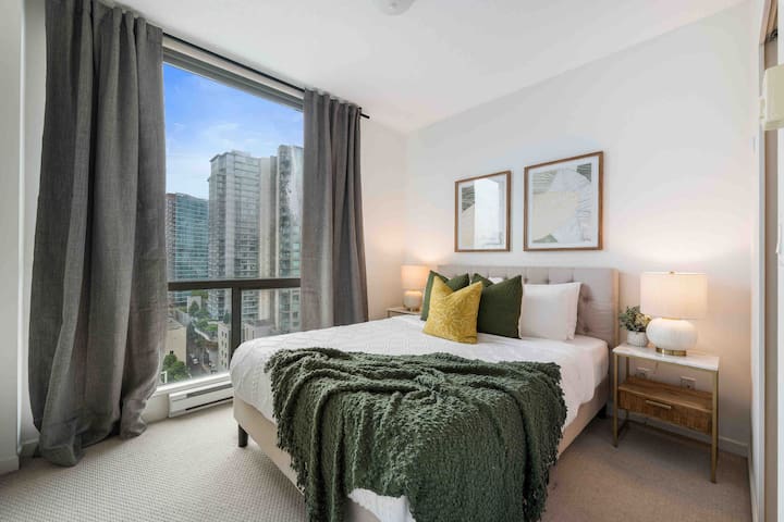 City Charm 2 Bedrooms with Free Parking & AC