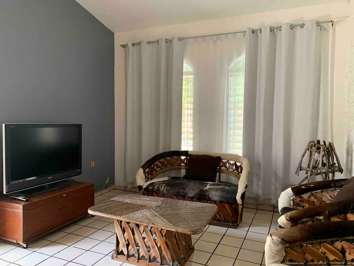 Casa San Jose, 5min from IMSS, Cómala, shopping mall