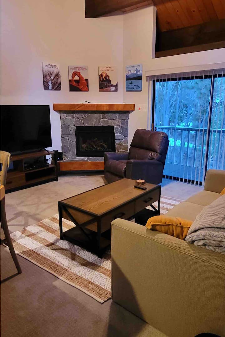 Beautiful Kingswood Village Townhome - 2x2 - Kings Beach