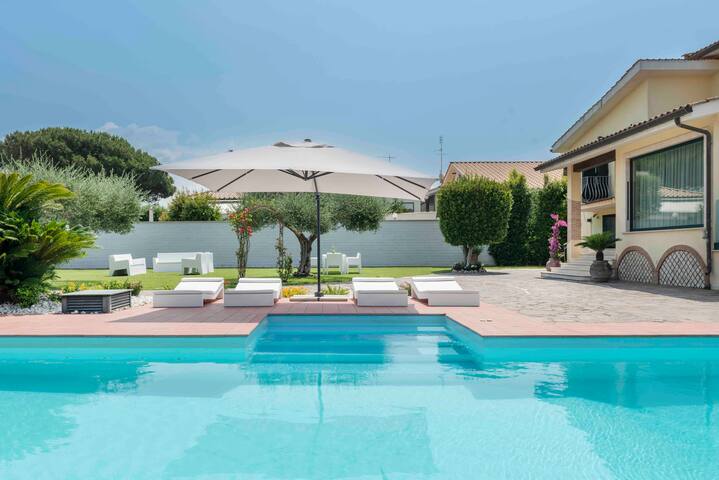 Luxury Suite in Villa with Private Pool -Near Rome gallery image 2