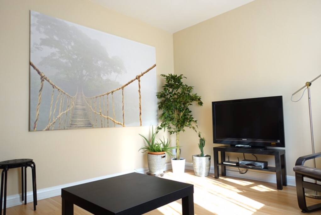 Salon relaxant et TV avec un très bon choix de films, super écran,
HBO ,etc.