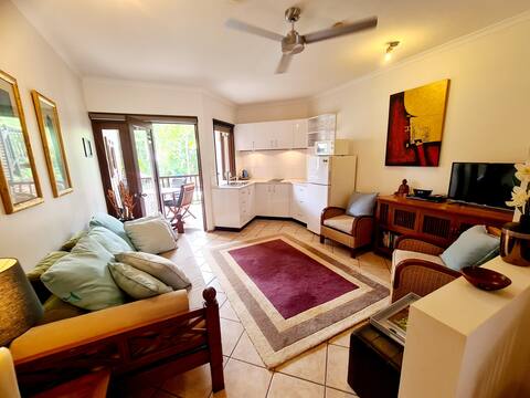 Top Airbnb: Hibiscus Delights @ Apartment 11 in Port Douglas