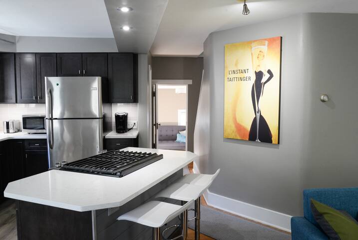 Newly Renovated Full Apt – Steps from Park Ave gallery image 4