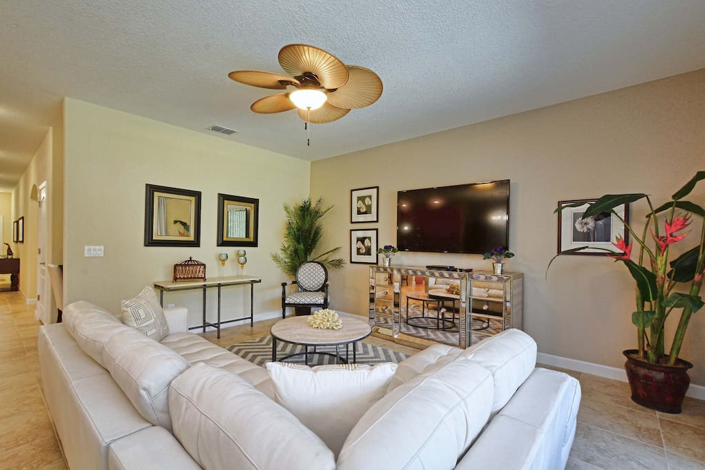 Living Room (65" LED/Blue-ray)
