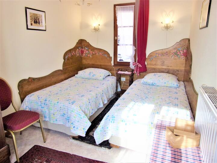 חדר שינה  ( 2 )