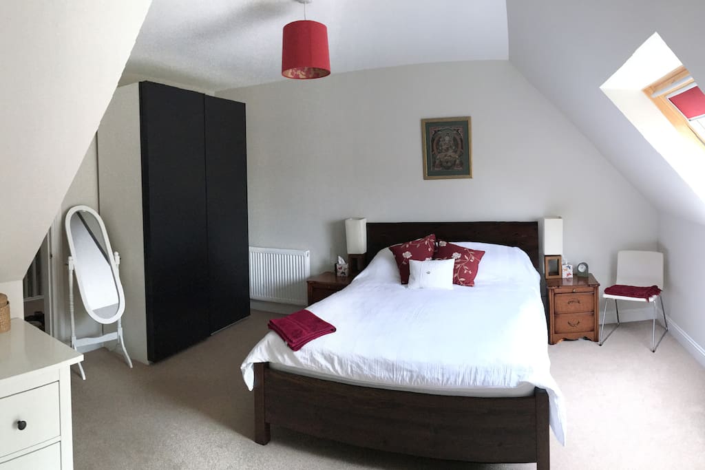 Bedroom 2, en suite