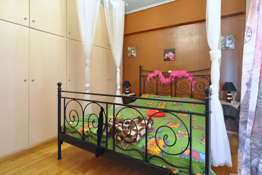 King size bed 2.20 x 2 !!!
