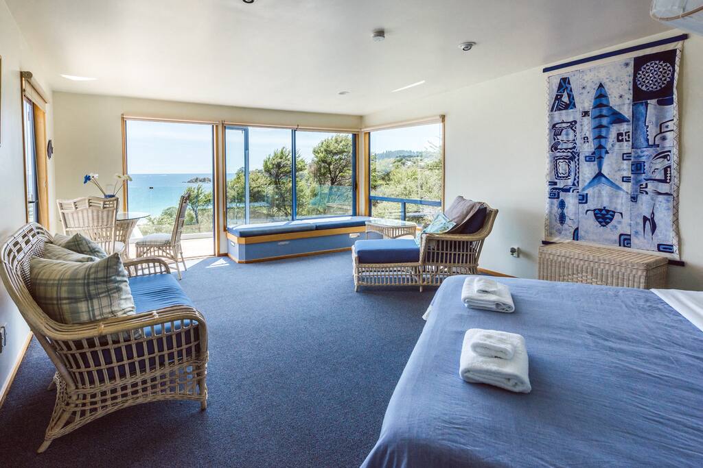 Bedroom with lounge