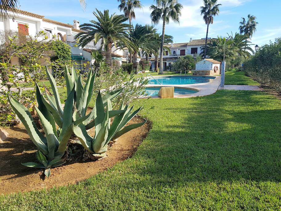 Piscina de adultos e infantil
