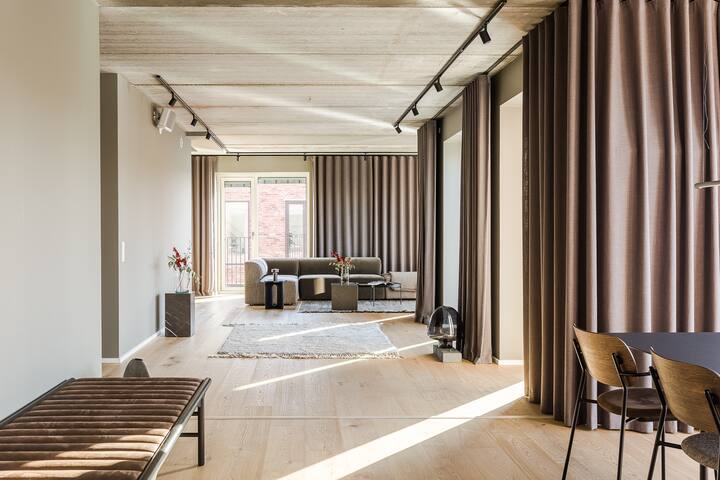 Penthouse w. Private Rooftop at the Waterfront gallery image 4