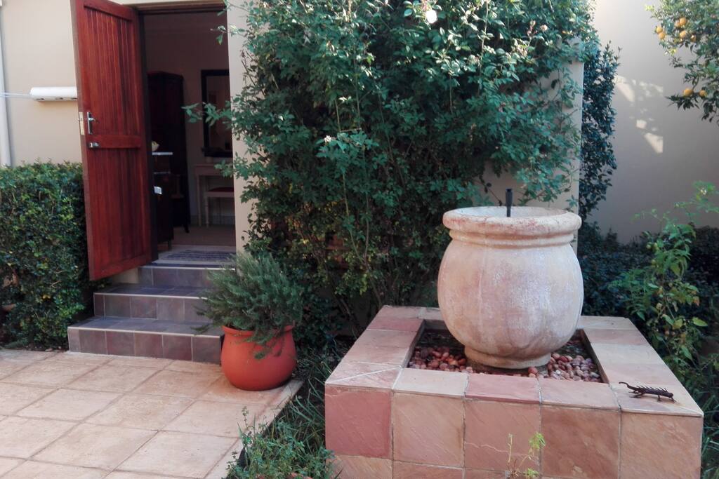 Entrance with three steps