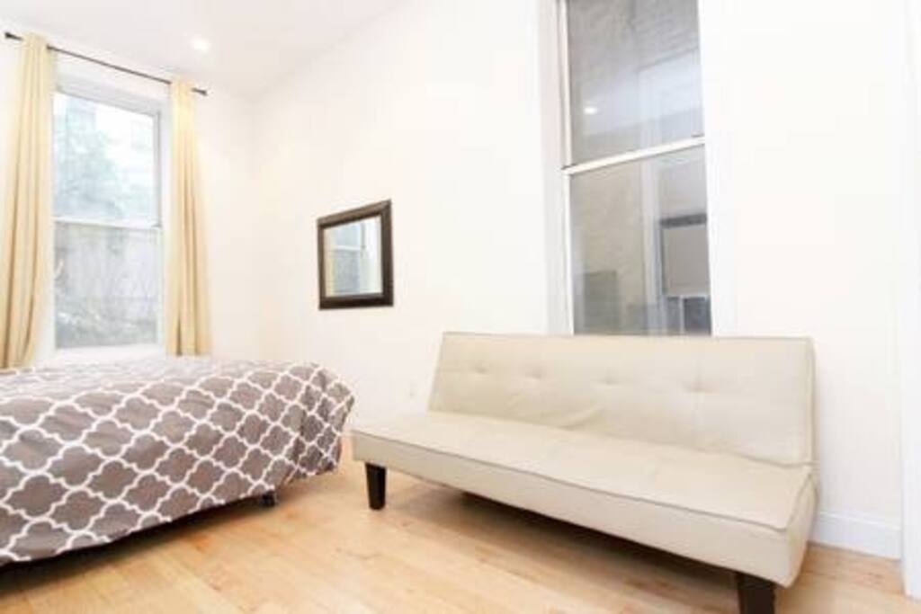 Extra guests no problem! Cozy Comfy futon