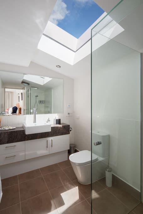 Luna Blu Refresh Suite Bathroom