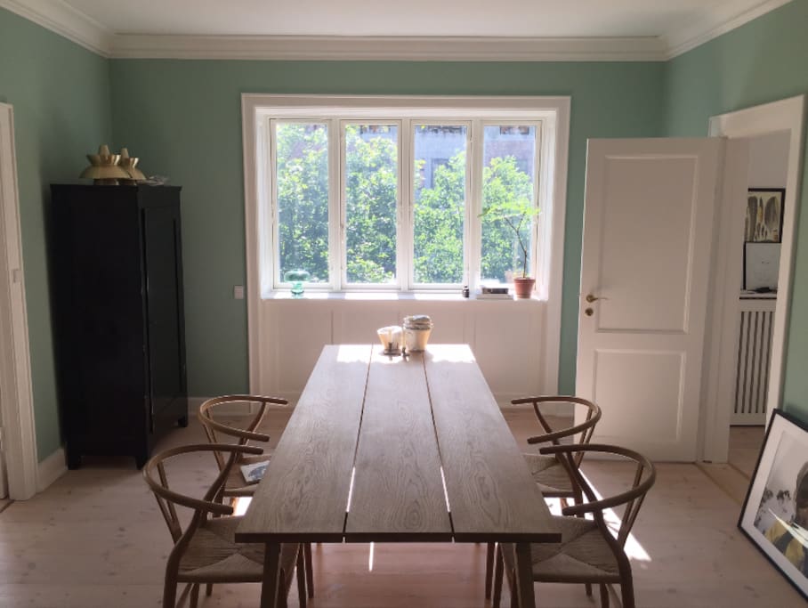 Dinning room with lots of space for cosy dinners