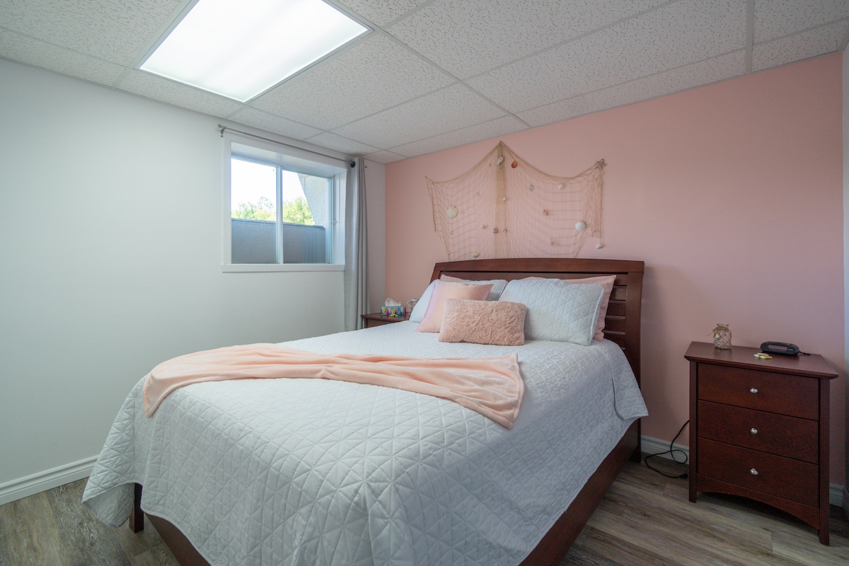 as well as two more bedrooms on the garden level. 