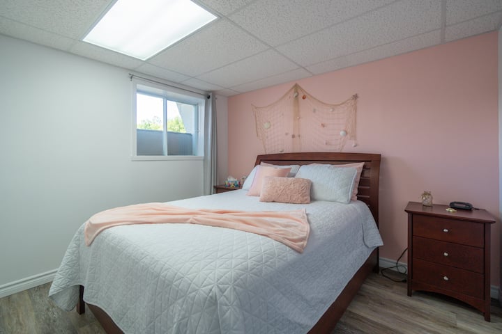 as well as two more bedrooms on the garden level. 