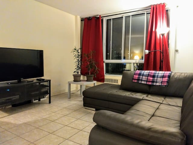 Large apt in the heart of downtown