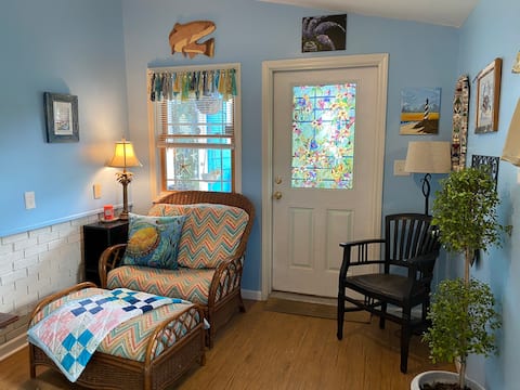 Successful Airbnb property: The Bungalow on the Lagoon - with boat ramp in Frisco