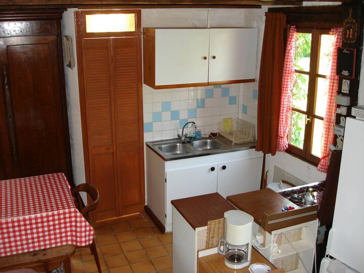 Studio-maisonnette De Plain-pied à La Campagne - Avranches