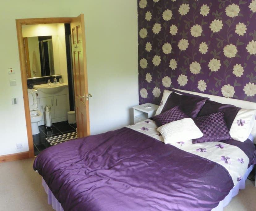 Guest Bedroom with En Suite