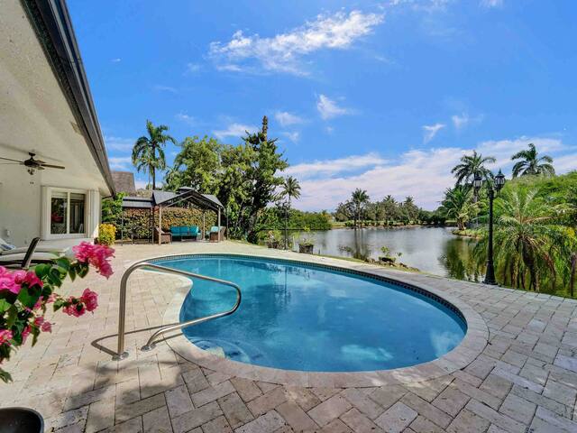 Calm & fun at Jacaranda gallery image 3